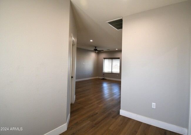 Foto del edificio - 21144 LEAVITT Ln