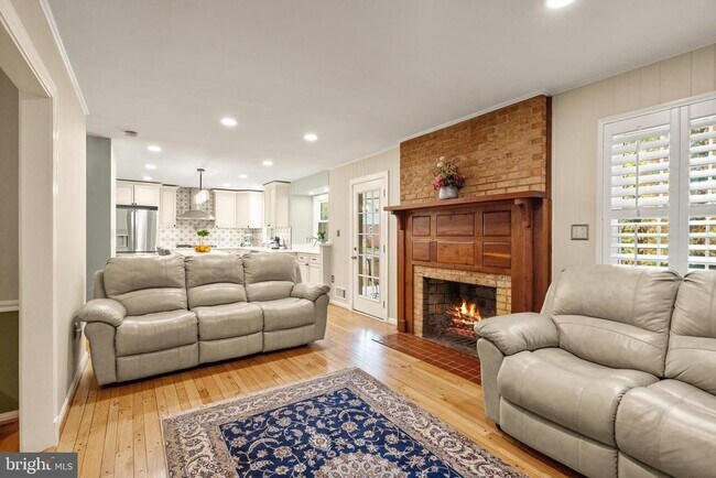 Foto del edificio - 7421 Beverly Manor Dr