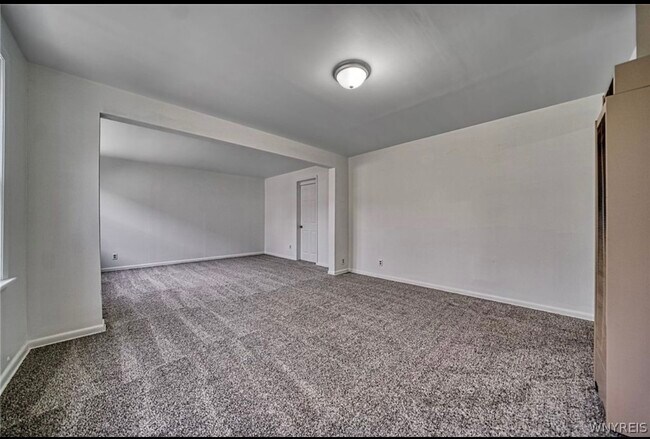 Building Photo - 368 Weimar St