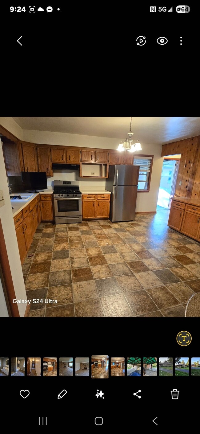 Building Photo - 804 S Fancher Rd