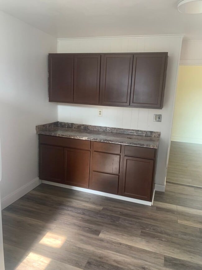 Foto del edificio - 4 bedroom house 2 bathrooms
