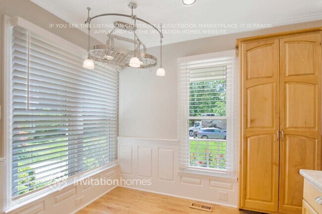 Foto del edificio - 7413 Laketree Dr