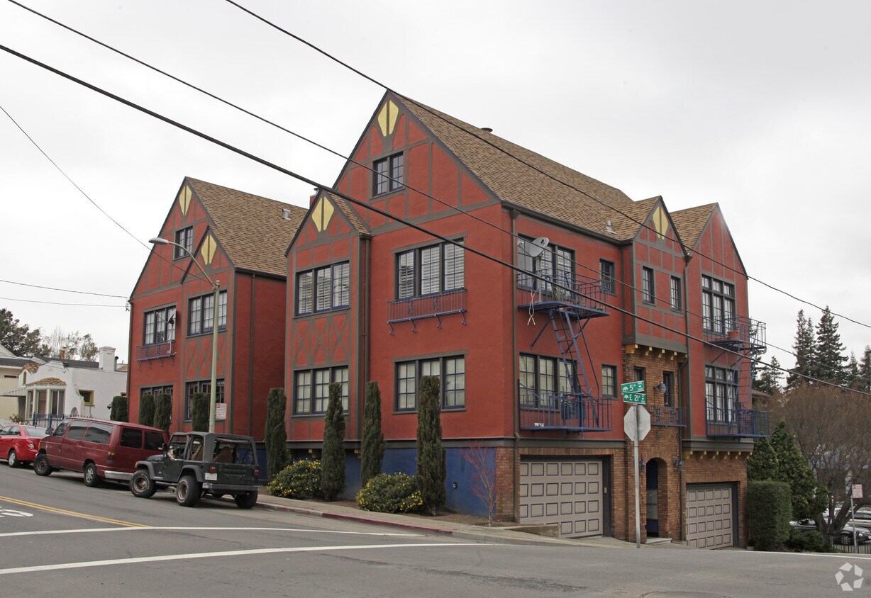Primary Photo - 409 E 21st St