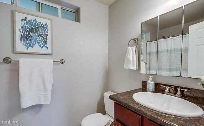 Foto del edificio - 1 br, 1 bath Condo - 5055 Collwood Boulevard