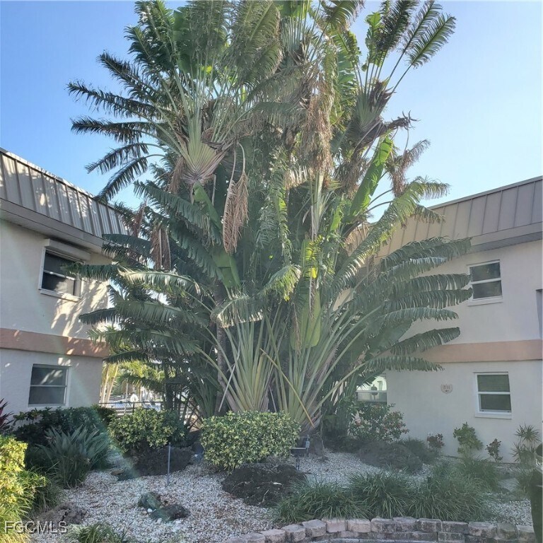 Foto principal - 828 Victoria Dr
