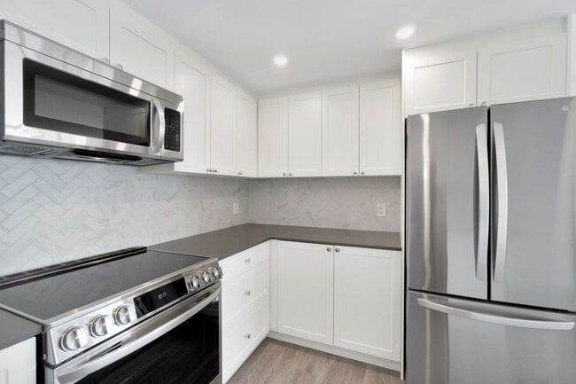 Building Photo - 2190 Bellevue Avenue
