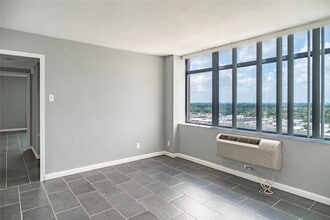 Building Photo - 7510 Hornwood Dr