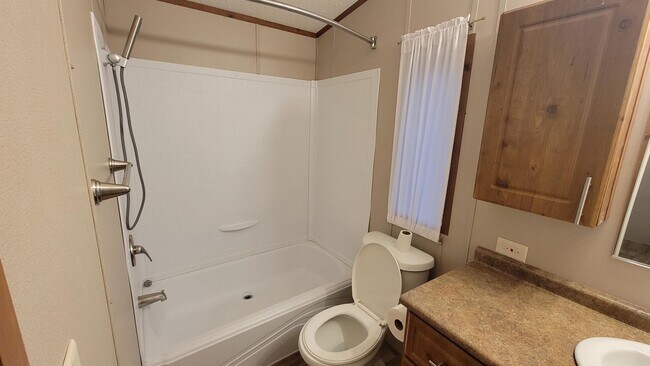 Foto del edificio - 920 Cedar Village Ln