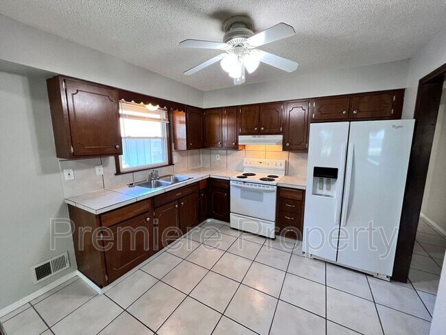 Foto del edificio - 4327 Sterling Ave