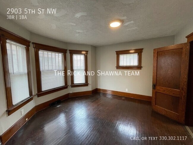 Building Photo - Three bedroom one bathroom home for rent