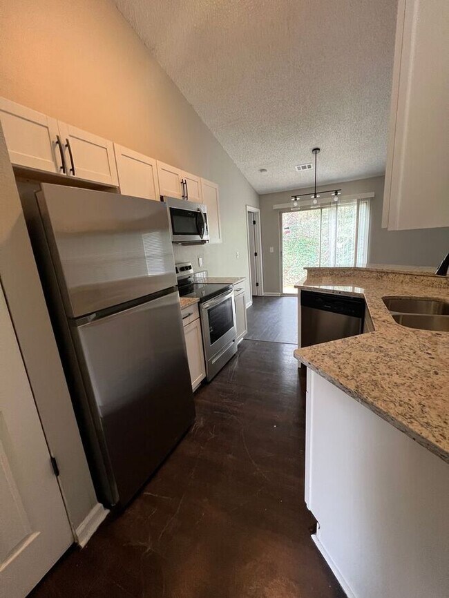 Building Photo - 4 Bedroom/ 2 Bath Single Family Home!!!