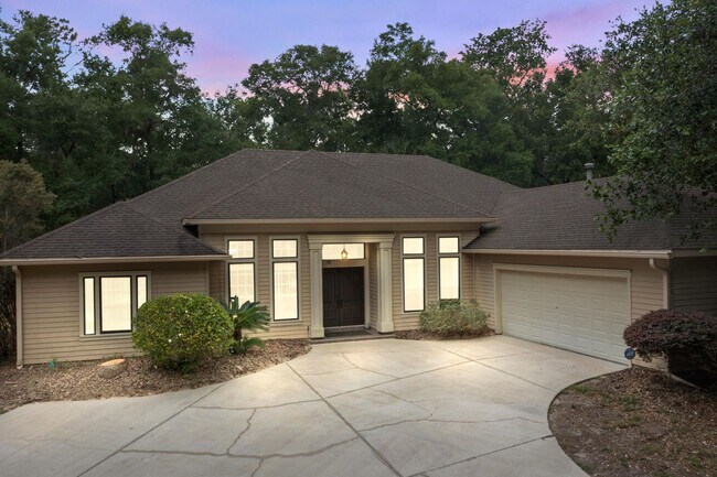 Foto del edificio - Stunning 4BR/2.5BA Pool Home located in El...