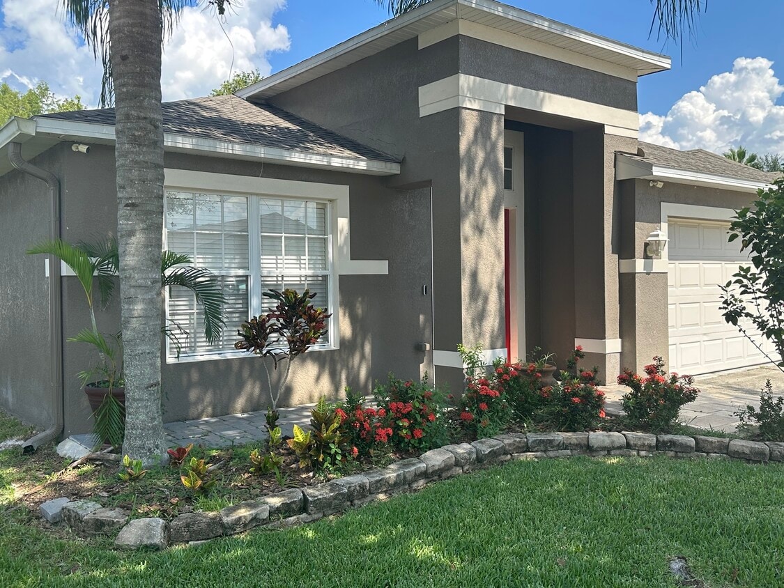 Foto principal - 3145 Dunstable Dr