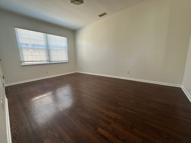 Building Photo - 5921 Cedros Ave