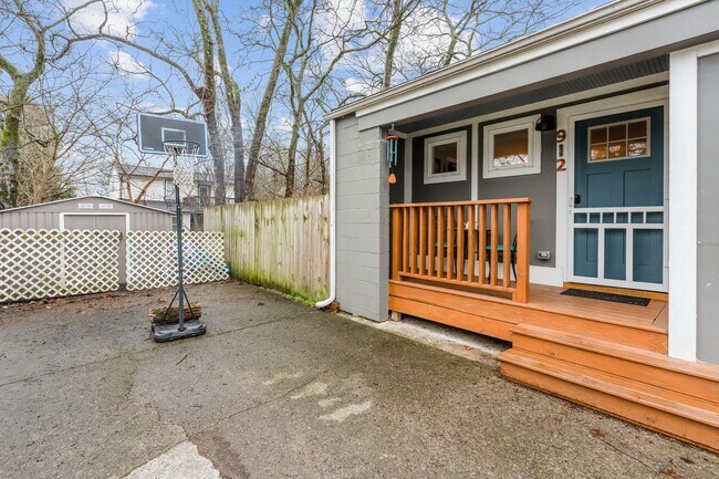Photo - Awesome East Nashville Stone Cottage in gr... House