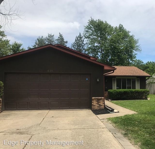Primary Photo - 4 br, 2 bath House - 625 N. Abbe Rd.