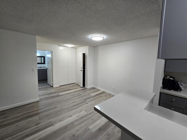 Building Photo - 361 Half Moon Ln #302