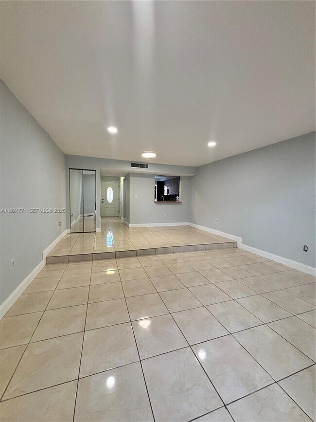 Foto del edificio - 600 NW 107th Ave