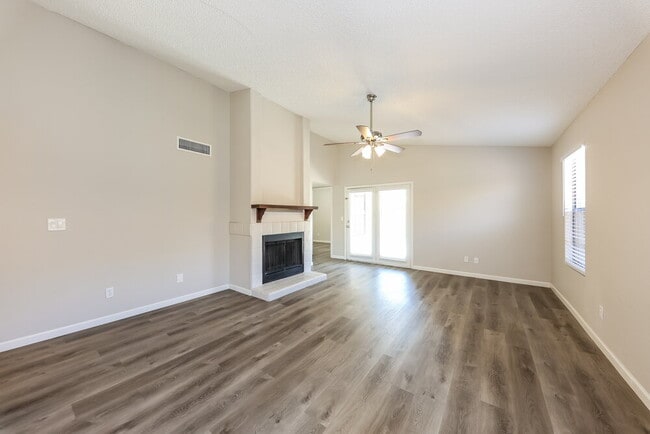 Foto del edificio - 8938 N 64th Ln