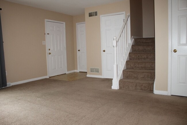 Building Photo - 3 Bedroom Townhouse in Stewartstown