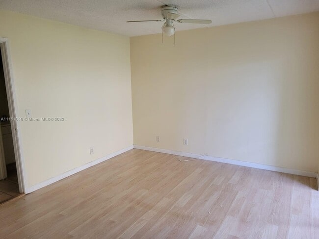 Building Photo - 600 Village Green Ct
