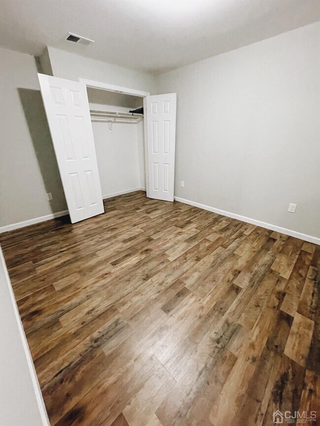 Foto del edificio - 1520 Totten St