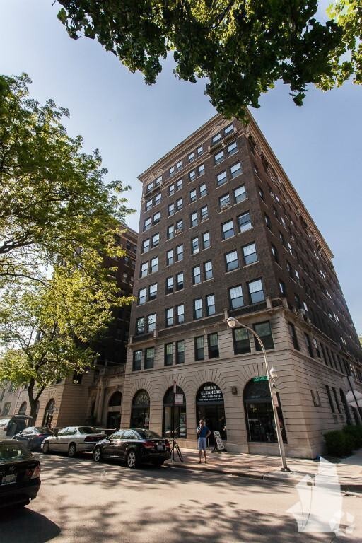 Building Photo - 540 W Briar Pl