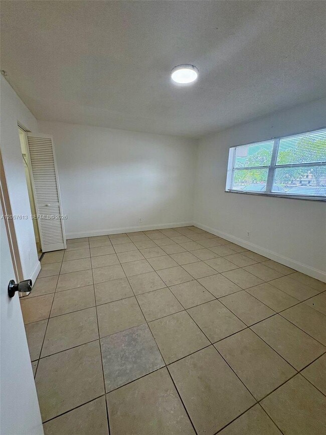 Foto del edificio - 8060 N Colony Cir