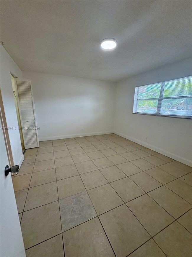 Building Photo - 8060 N Colony Cir