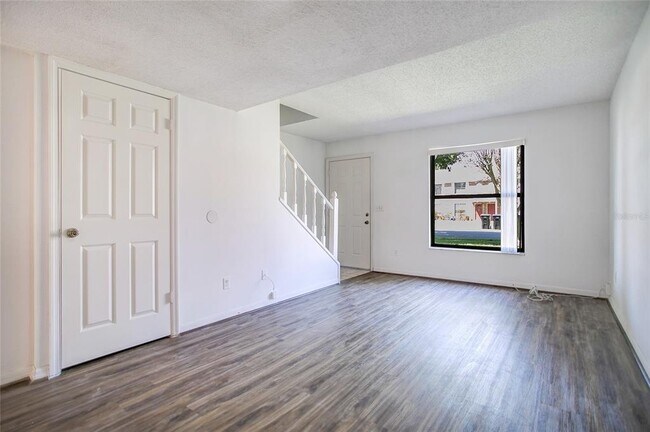 Foto del edificio - 2727 Gray Fox Ln