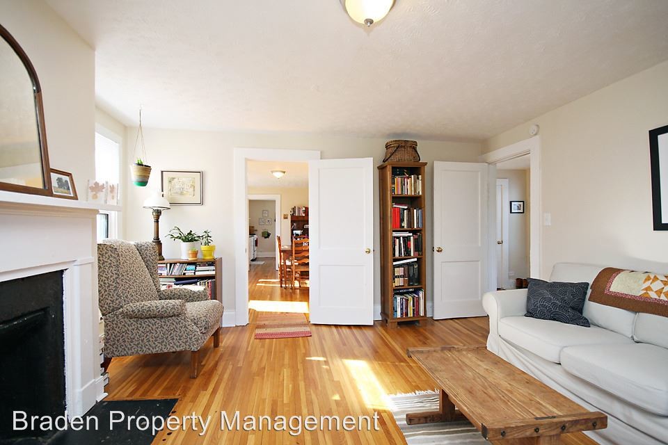 Primary Photo - 921 6th St SE