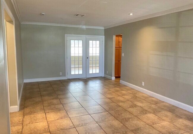 Foto del edificio - 7306 Lakewood Dr