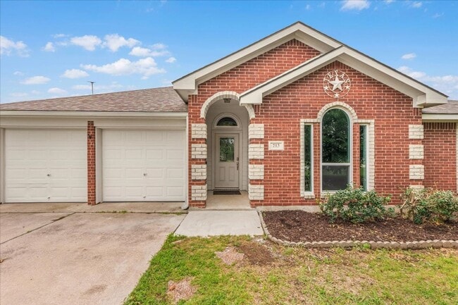 Luxury Lease on 1+ Acre with Saltwater Pool & Workshop in Ponder ISD! - Luxury Lease on 1+ Acre with Saltwater Pool & Workshop in Ponder ISD! House