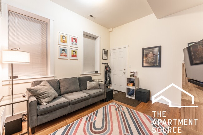 Building Photo - 2146 W Chicago Ave