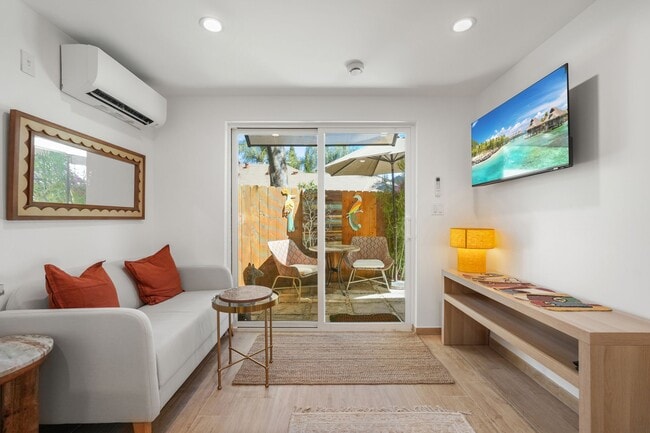 Foto del edificio - 2258 Helios Dr