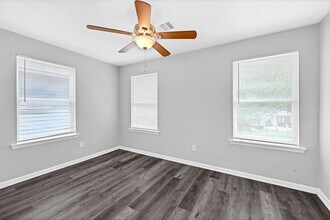 Building Photo - 513 Avenue I