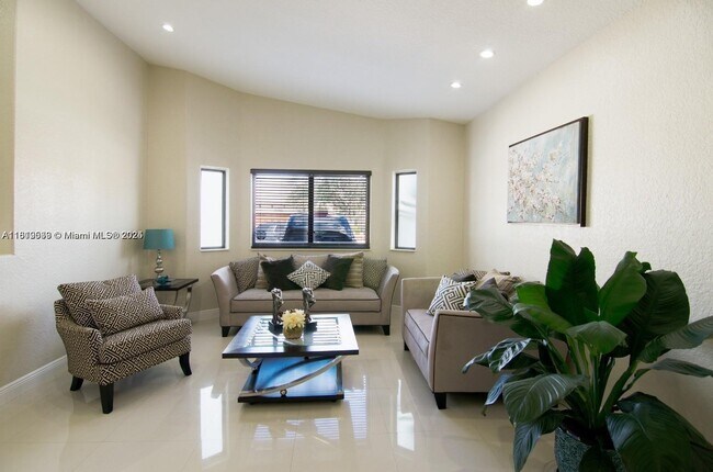 Foto del edificio - 8750 NW 142nd St
