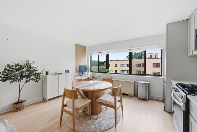 Foto del edificio - 3701 Connecticut Ave NW