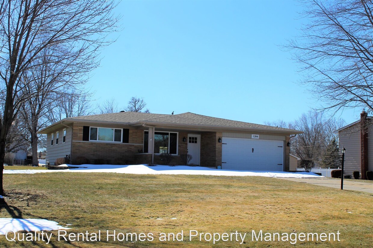 Primary Photo - 3 br, 1.5 bath House - 1394 Rollins St.