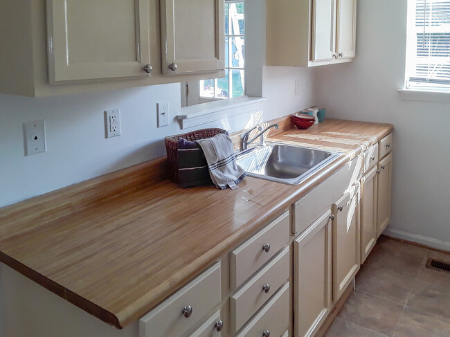 Building Photo - 460 Lancaster Ck Dr