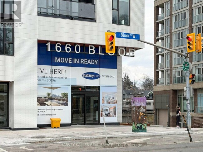 Building Photo - 1660 Bloor St W