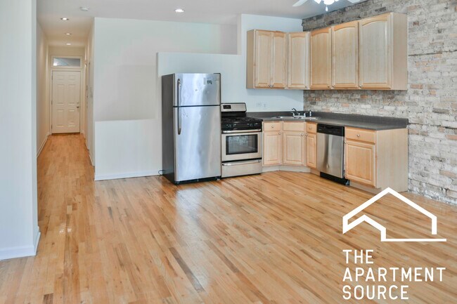 Foto del edificio - 2450 N Southport Ave
