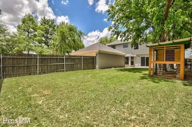 Building Photo - 5 br, 2.5 bath House - 2117 Summit Dr