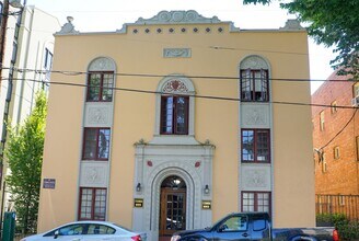 Building Photo - 1944 NW Johnson St