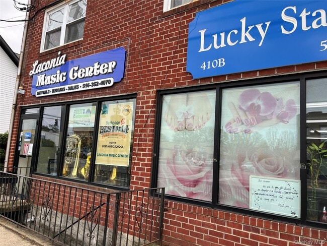 Foto del edificio - 410 Jericho Tpke