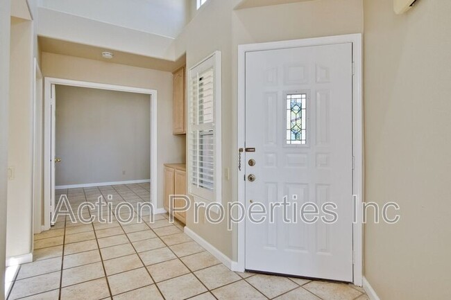 Building Photo - 852 Lakeshore Dr.