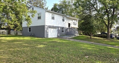 Building Photo - 26 Forest Valley Dr