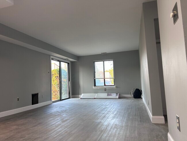 Building Photo - 30 Northrup Dr