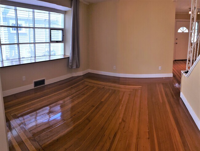 Building Photo - 11 Simpson Ave