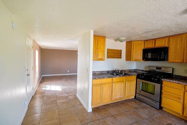 Foto del edificio - **Discover Your Ideal Home: Modern Comfort...